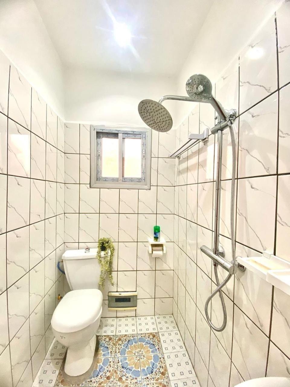 Chez Jo Appartements Meubles Yassa Douala Bagian luar foto
