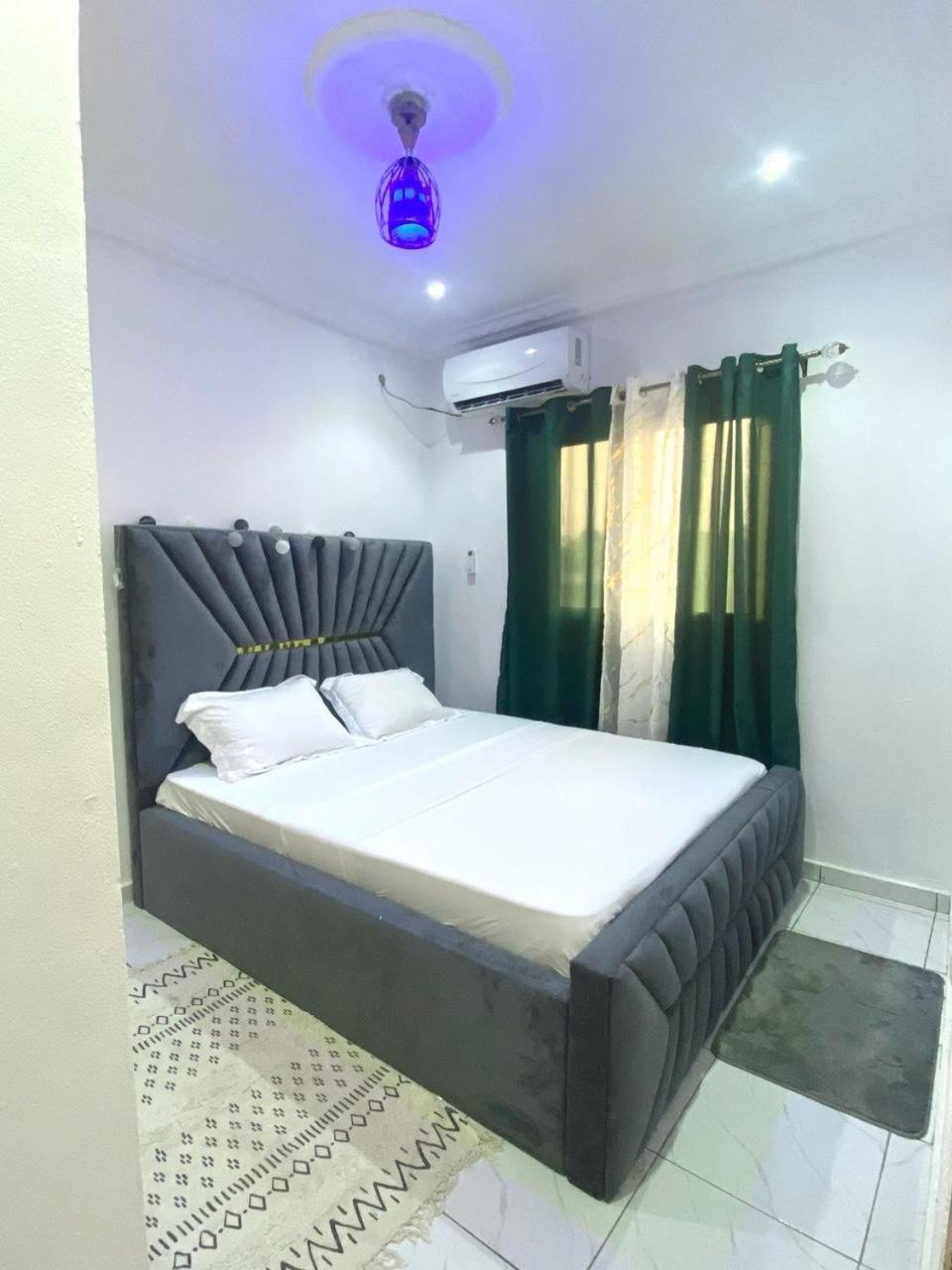 Chez Jo Appartements Meubles Yassa Douala Bagian luar foto
